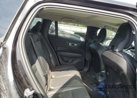 2025 Volvo V60 Cross Country Plus z USA, uszkodzony, nr VIN YV4L12WK8S2146097